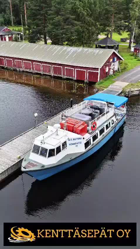 Kenttäsepät Oy markkinoi ja myy:

M/S Autere – 50-paikkainen matkustaja-alus

M/S Autere on vuonna 1984 Uudenkaupungin työvenetehtaalla rakennettu matkustaja-alus. Aluksen rakennutti Tampereen kaupunki, ja sen alkuperäinen nimi oli Pyynikki 2.

Alus aloitti liikennöinnin Näsijärvellä, minkä jälkeen se siirtyi Paraisten ja Turun seudulle. Vuosina 2008–2015 alus liikennöi Aurajoella ja Turun saaristossa. Vuoden 2015 lopulla alus tuli myyntiin, ja keväällä 2016 se vaihtoi omistajaa ja siirtyi Etelä-Konnevedelle. Siitä lähtien M/S Autere on palvellut risteilyaluksena Etelä-Konneveden ja kansallispuiston vesistöissä.
Alus on katsastettu matkustaja-alukseksi, ja katsastus on voimassa. Seuraava runkokatsastus on vuonna 2027.
Rakenne: lasikuitu ja puu
Pituus: 14,5 m
Leveys: 4,5 m
Syväys: 1,2 m
Moottorit: 2 × Volvo Penta TAMD 40 -turbodiesel
Teho: noin 160 hv/moottori, yhteensä noin 320 hv
Miehistö: 3 henkilöä
Aluksessa on yhteensä 50 matkustajapaikkaa:
25 paikkaa sisätiloissa
10 paikkaa katetulla takakannella
15 paikkaa yläkannella
Takakannen suojakatos on rakennettu vuonna 2017.
Navigointi ja varusteet
Tutka, kaikuluotain ja karttaplotteri, vuosimalli 2024
Pieni keittiö
Myyntitiski
Jääkaappi
Televisio
Äänentoistolaitteet
WC ja septitankki